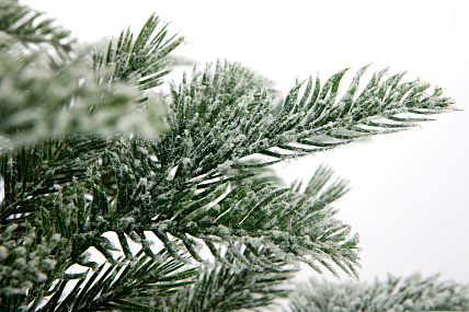Ель CRYSTAL TREES ВИСКРИ заснеженная в мешке 180 см. KP19180