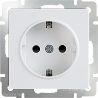 Розетка с заземлением и шторками (белая) Werkel WL01-SKGS-01-IP44