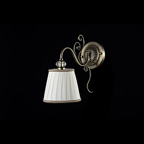 Бра Maytoni Vintage ARM420-01-R