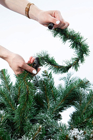 Ель CRYSTAL TREES Власта зеленая с вплетенной гирляндой 180 см KP6018